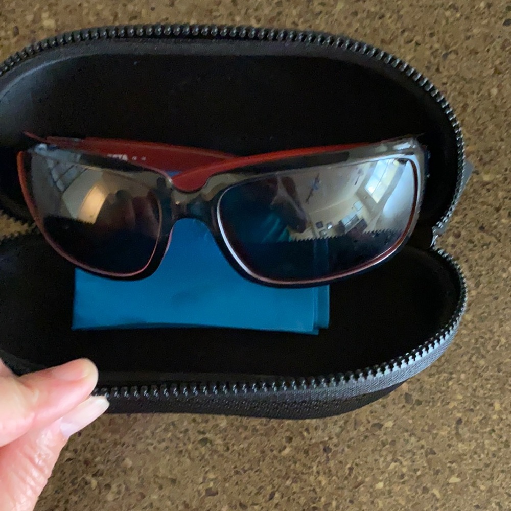 Brand new Costa Del Mar, blk/pink w/case